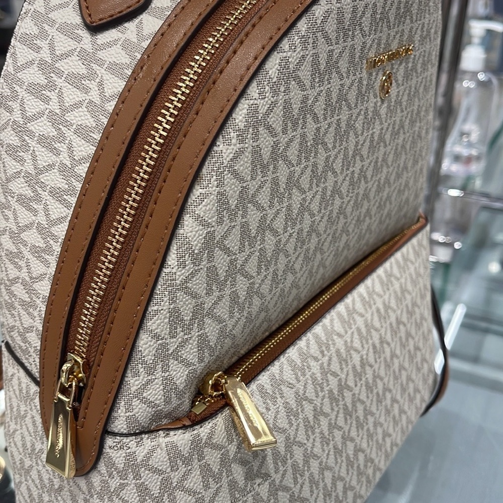 Michael Kors Womens Valerie Medium Logo Backpack 30F2G9VB2B (Vanilla)
NWT - Picture 5 of 16